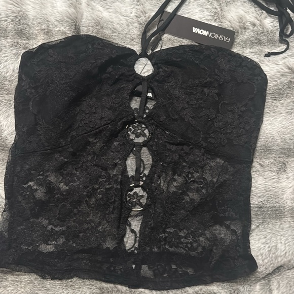 Lace and open front sexy crop top. - Picture 3 of 4